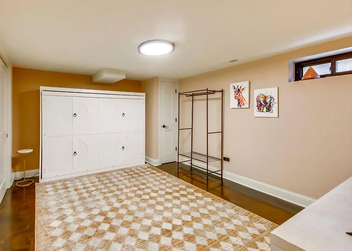Close To Wrigley Field, The & Downtown Apartment *